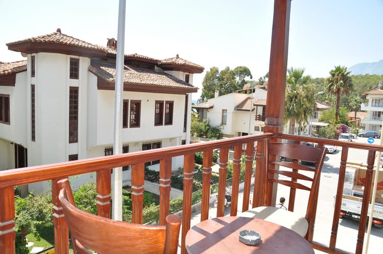Feron Otel Standart Oda İç Görünüm Akyaka Otel Oda İçi Dinlenme Alanı ve Modern Tasarım