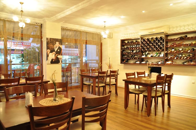 Feron Otel Apart Oda Yaşam Alanı Akyaka Konaklama Feron Otel Apart Oda Detaylı Görünüm
