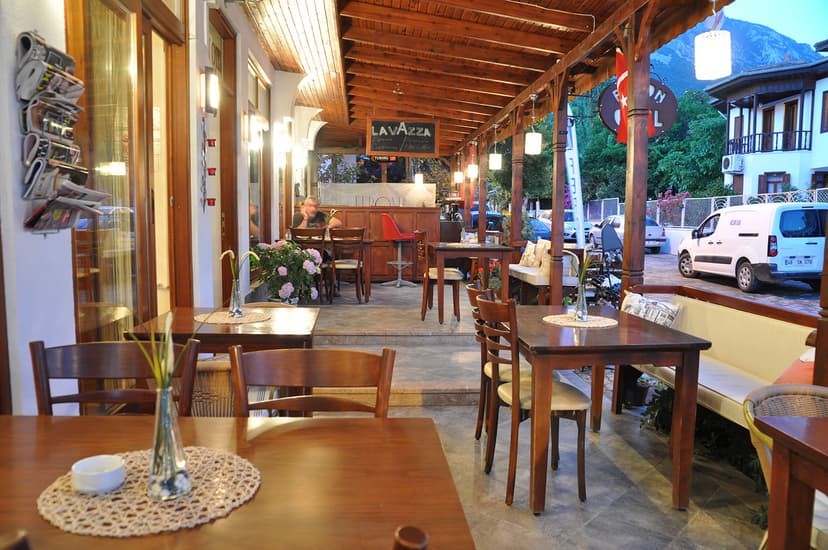 Feron Otel Apart Oturma Grubu Akyaka Tatil Apart Odası Kanepe ve Tv Alanı Feron Otel