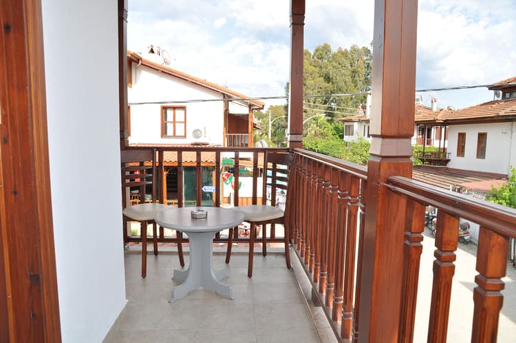 Feron Otel Bahçe Dinlenme Alanı Akyaka Tatil Oteli Feron Otel Bahçe Oturma Grupları